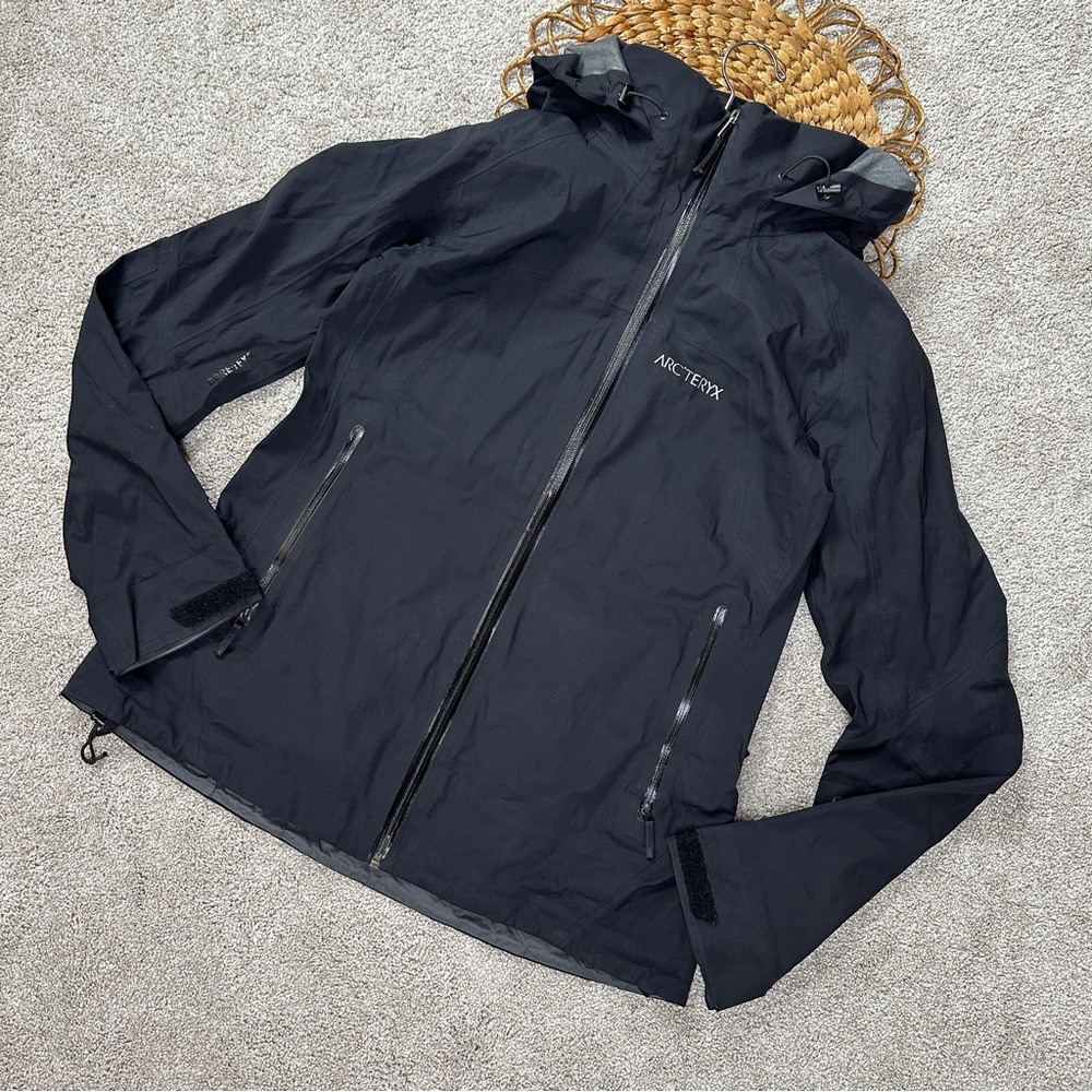 Arc’teryx Women’s Ravenna Shell Jacket Gore-Tex Ski Gear Waterproof Hoodie